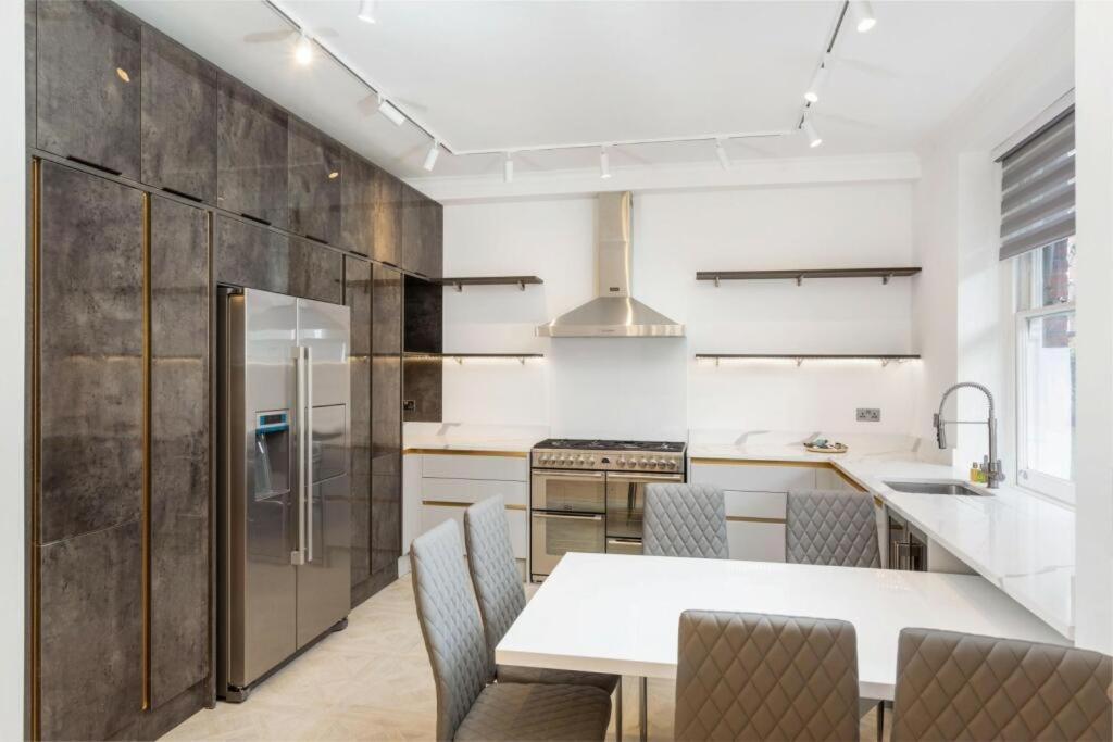 Modern Chelsea Flat, 3Bd 2Bath, With Parking Lejlighed London Eksteriør billede